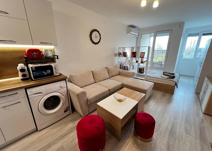 Warsaw Cozy Near Unss And Nsa With Balcony