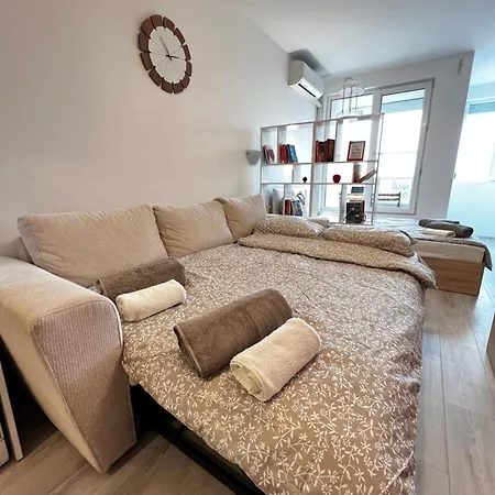 Апартамент Warsaw Cozy Near Unss And Nsa With Balcony