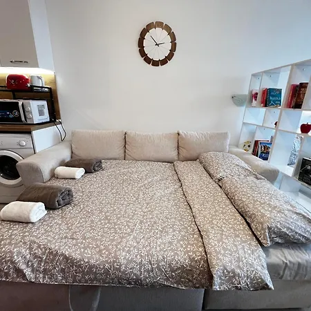 شقة Warsaw Cozy Near Unss And Nsa With Balcony