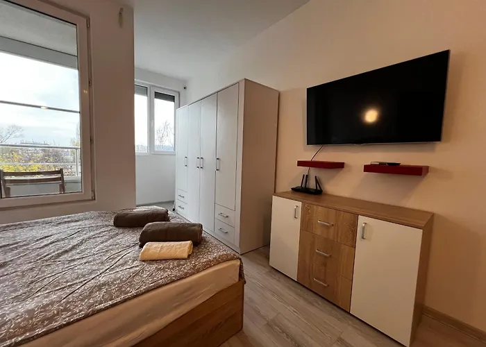 شقة Warsaw Cozy Near Unss And Nsa With Balcony