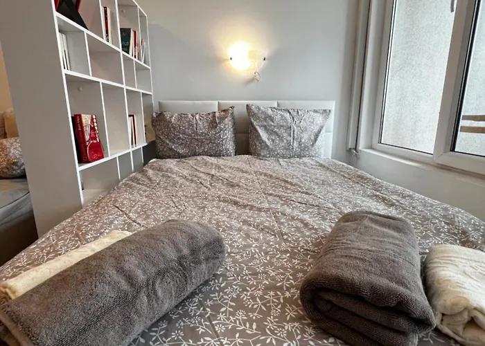 شقة Warsaw Cozy Near Unss And Nsa With Balcony