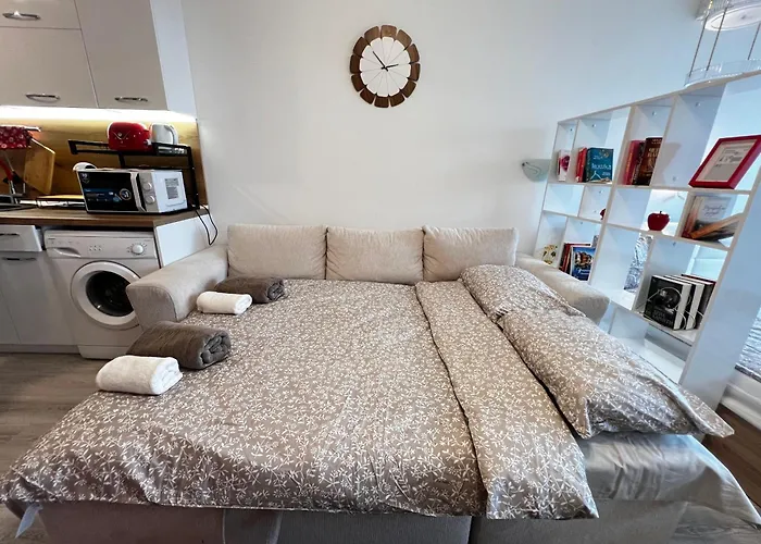 شقة Warsaw Cozy Near Unss And Nsa With Balcony